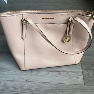 Michael kors pink shoulder bag